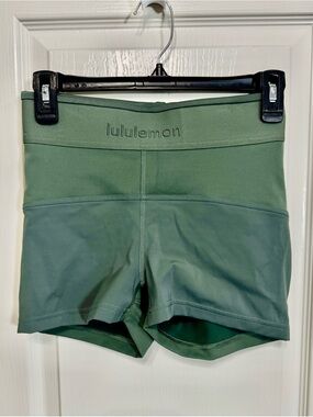 Lululemon License to Train High-Rise Short *Logo